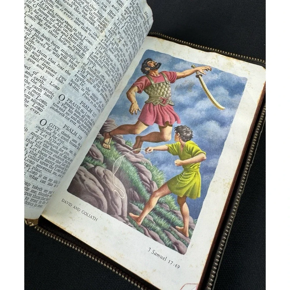 Vintage Holy Bible Black Cover With Zipper 4 1/2